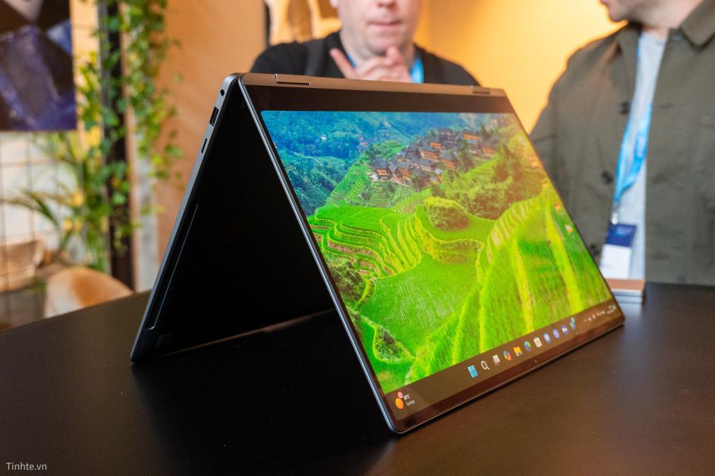 Galaxy Book5 Pro 360 showcasing its versatile design