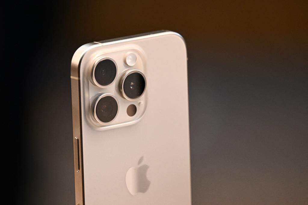 New camera layout for iPhone 16 Pro