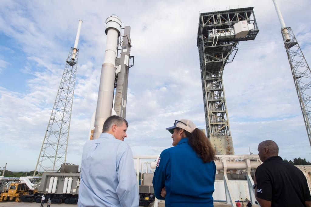 Starliner capsule during re-entry preparations