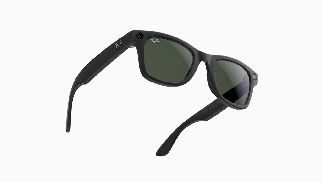 Ray-Ban Meta Smart Glasses scanning a QR code