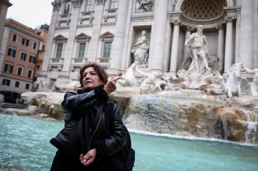 Trevi Fountain in Rome bustling with tourists